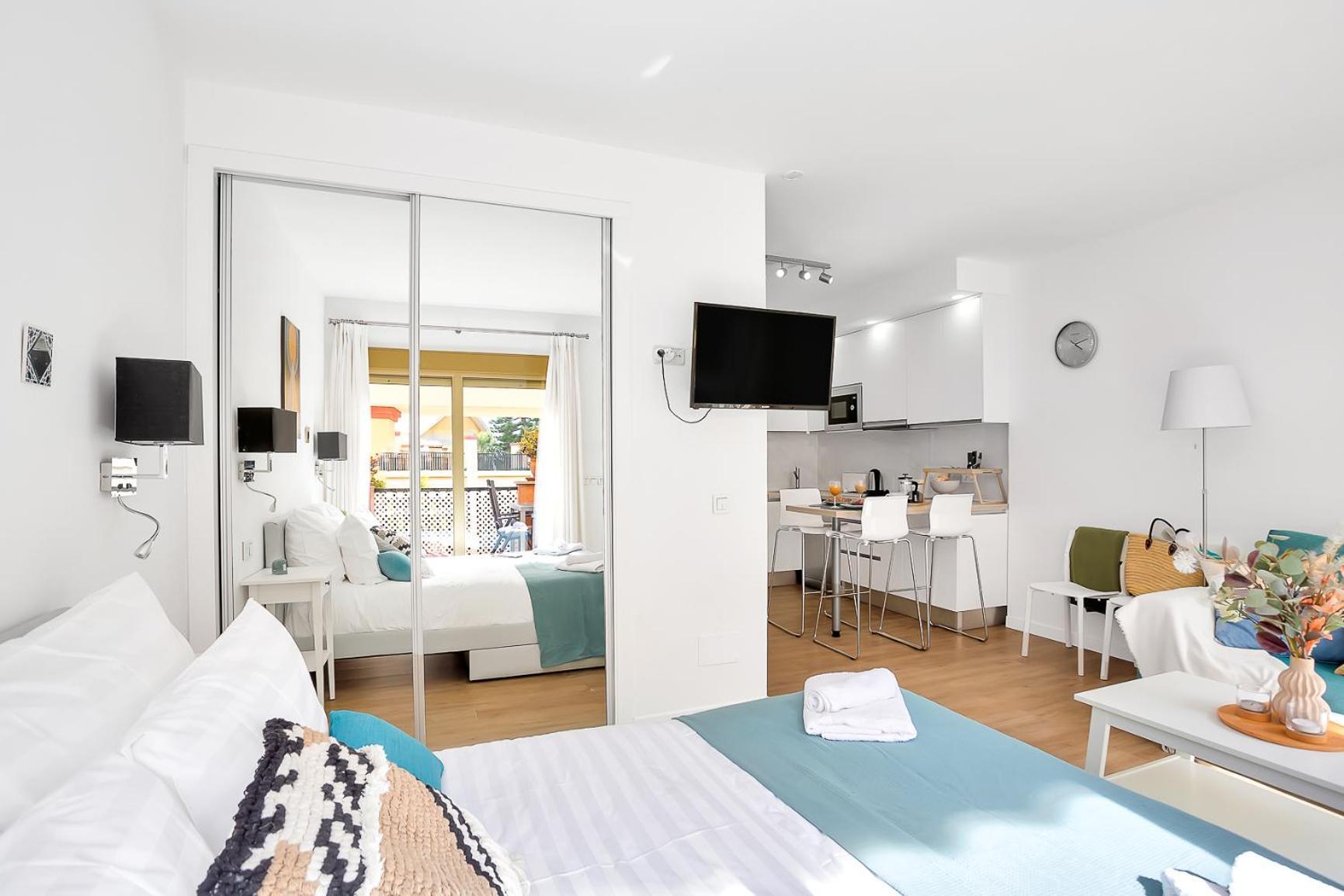 Modern Beach Apartment Romana Playa 723 In Marbella, Elviria Exterior photo